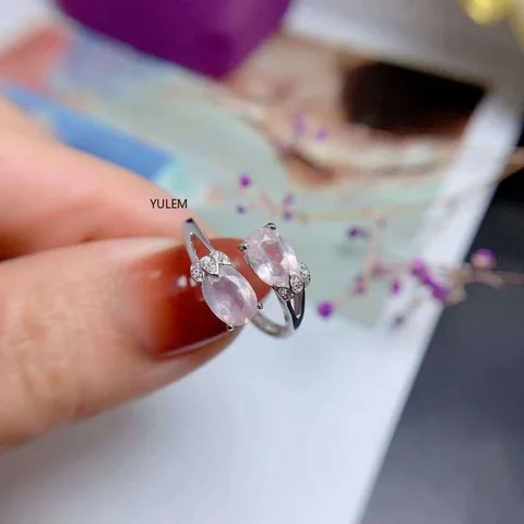 Женское кольцо из серебра 925 пробы с натуральным розовым кварцем 5x7 мм