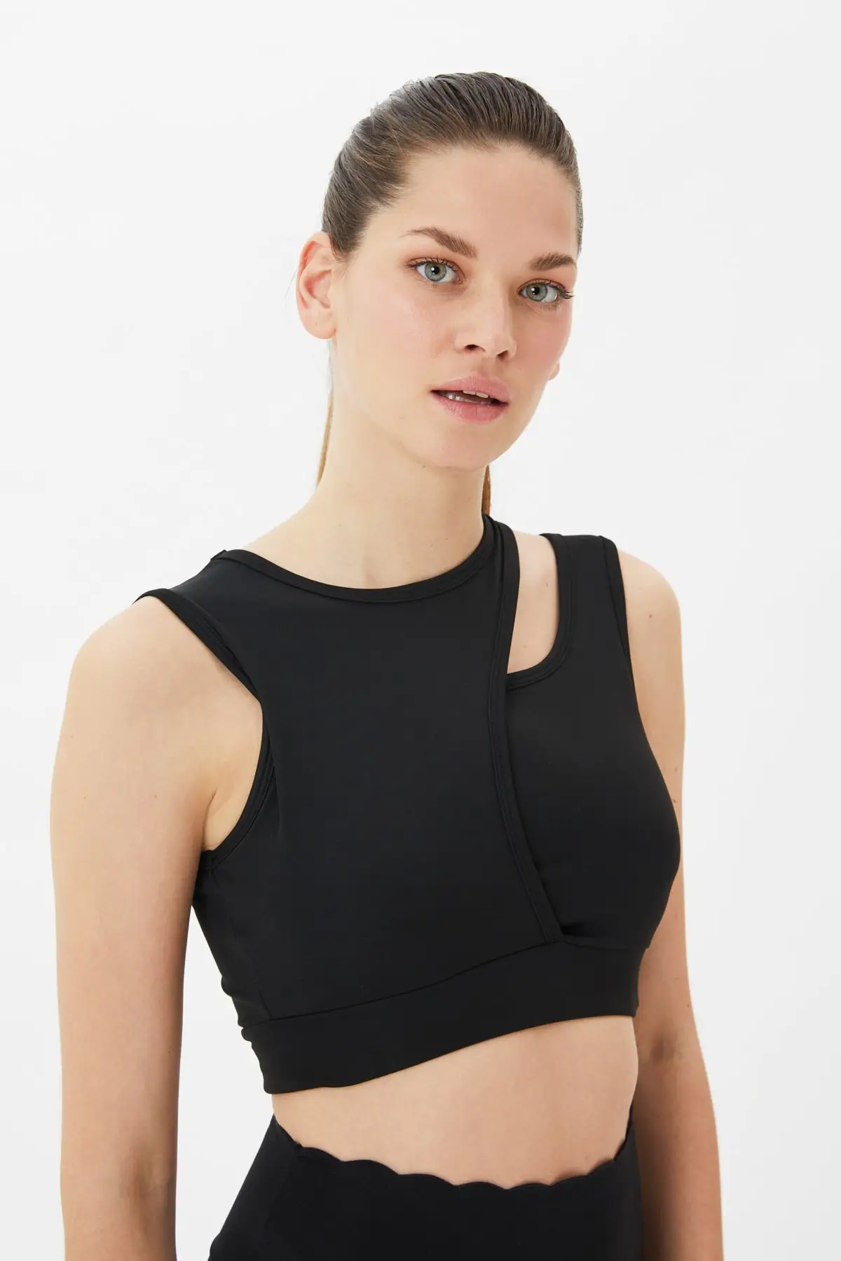 

Trendyol Cut Out Detail Knitted Sports Tops TWOSS21SS0059