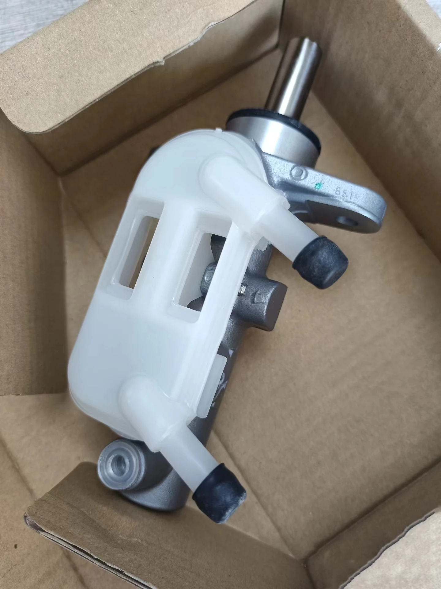 Автозапчасти насос главного тормозного цилиндра для Mitsubishi Grandis NA4W 4G69 2.4L 2004-2010