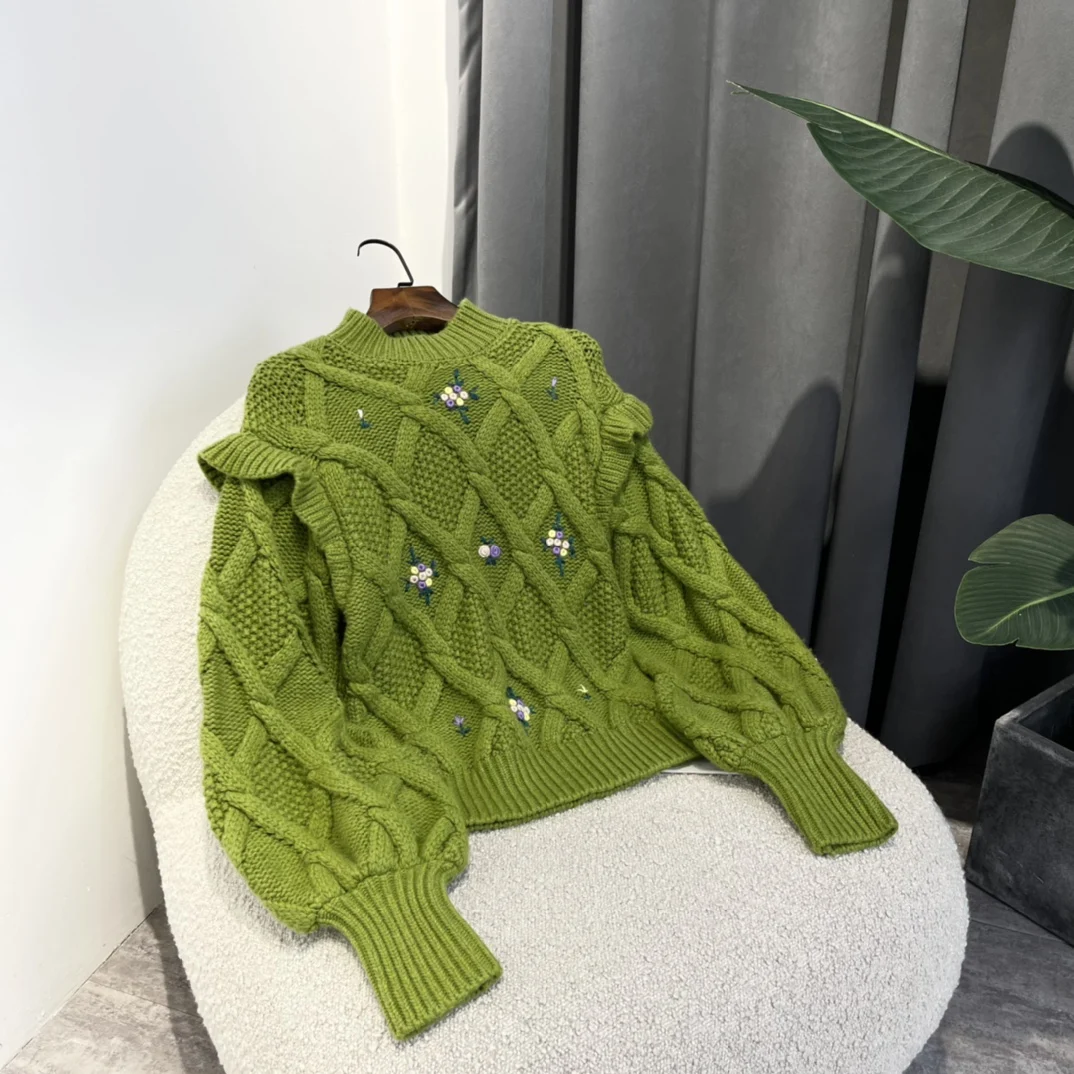 

Special Design 2022 Latest Autumn Winter Collection Sweet Solid Green Full Lantern Sleeve Tiny Floral Embroidery Women Sweaters
