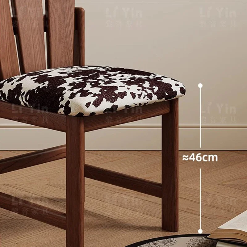 Современное дизайнерское кресло из массива дерева оригинальное для кофейни с