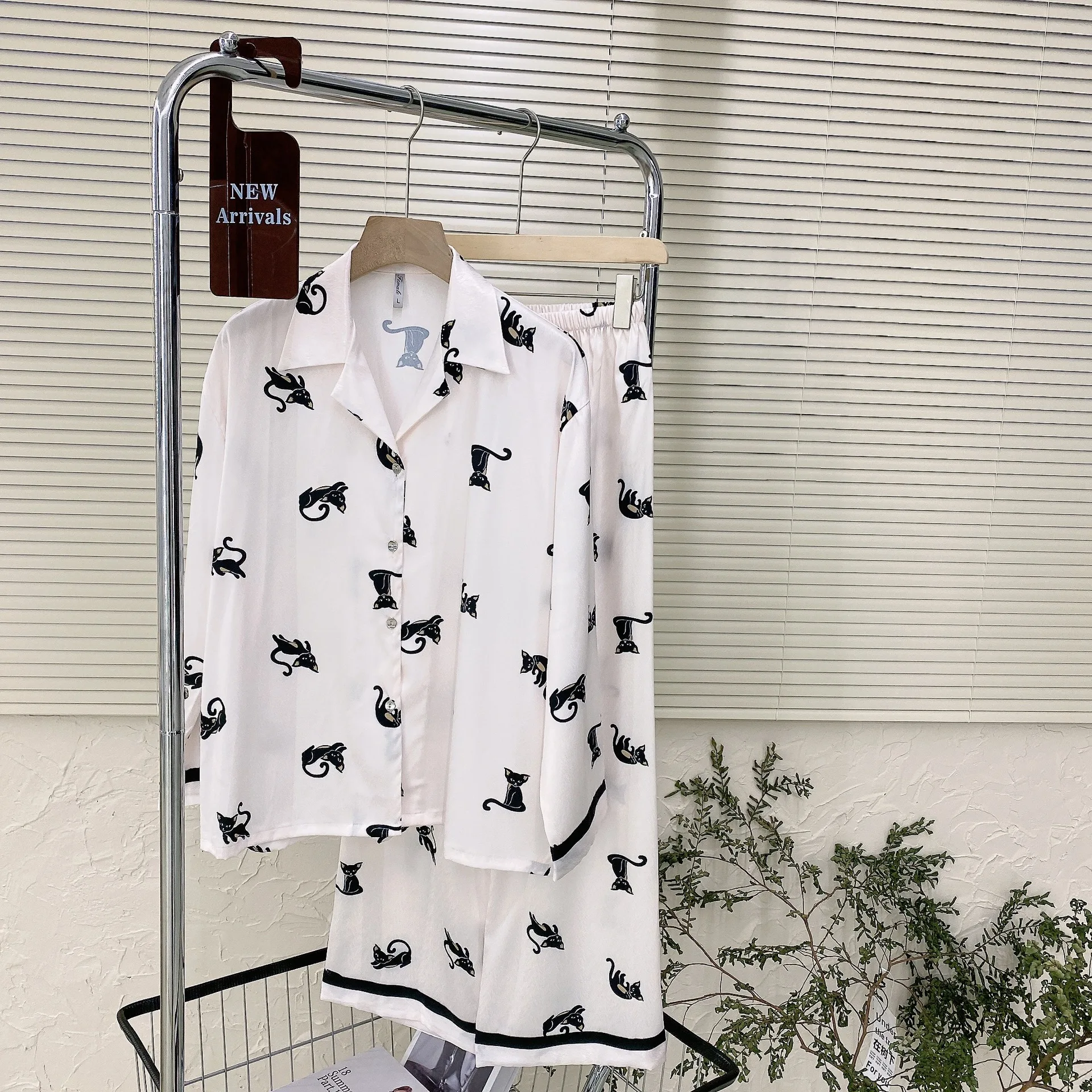 [Cream kitten] High-quality temperament long-sleeved pajamas home suit satin comfortable home