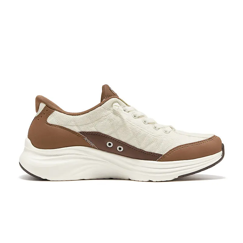 Фото Женские повседневные кроссовки Skechers 150417‑NTBR, натуральный коричневый цвет, с толстой амортизирующей подошвой, легкие и удобные для ежедневных прогулок. №3