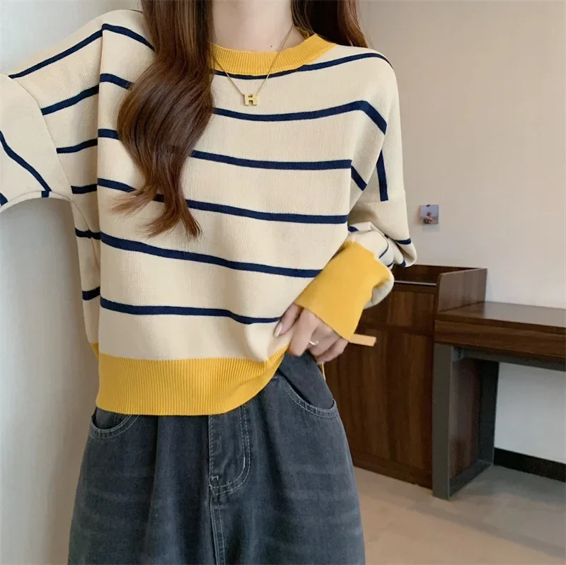 Женский вязаный полосатый пуловер укороченный топ для похудения осенне-зимняя