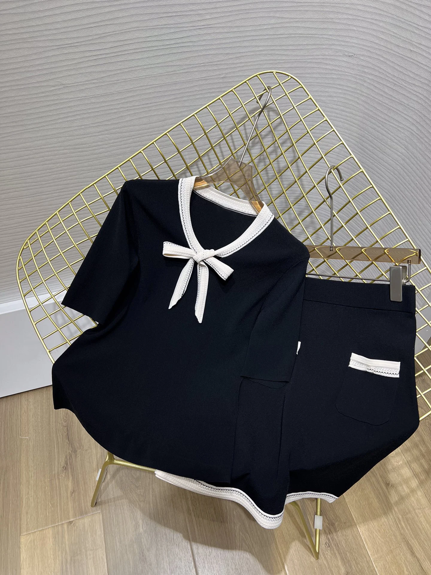 

Bow top and half skirt suit upper body atmosphere fashionable, a set of upper body easily create a socialite temperament6.29