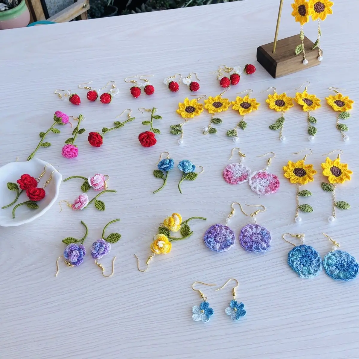 

Women Earrings Hand-Woven Small Earrings dream atcher CHD21043