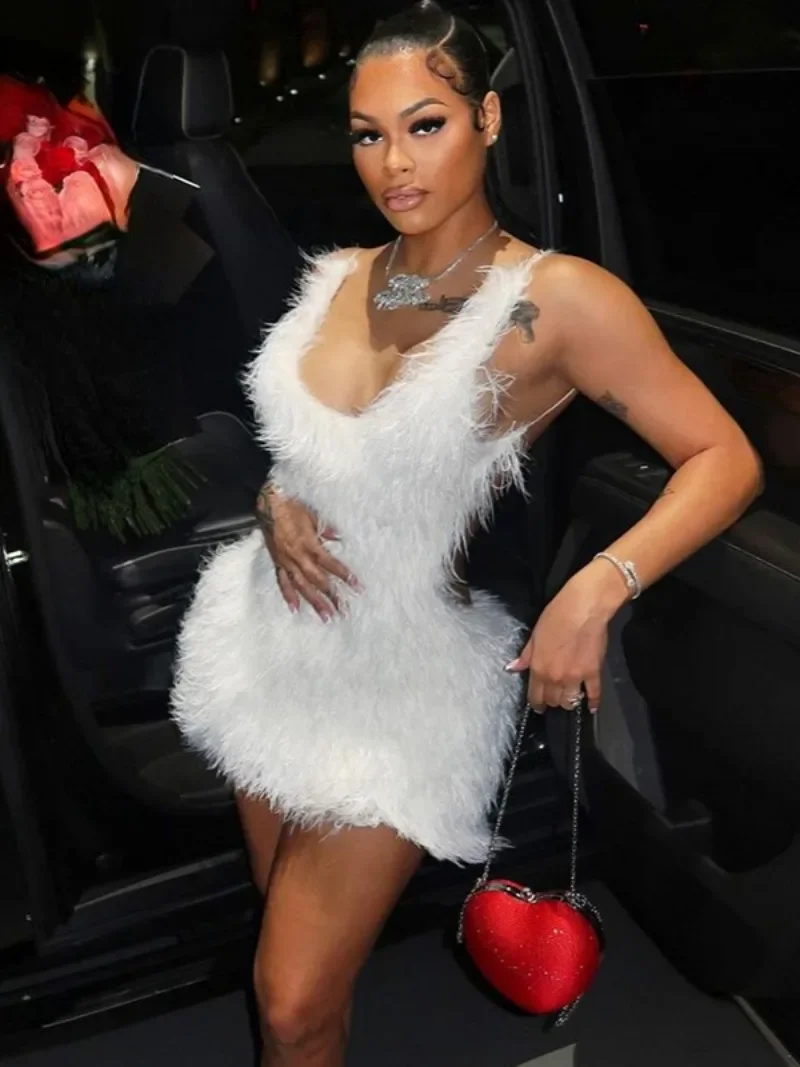 Сексуальное белое мини-платье из искусственного меха с открытой спиной наряд для