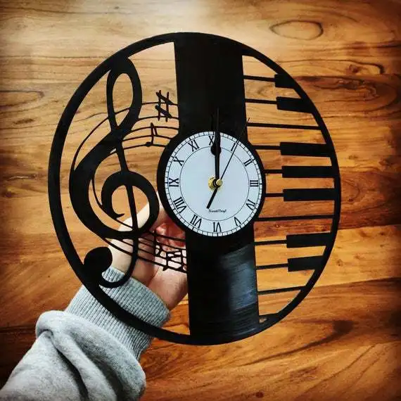 запись и часы. часы с разным временем. 3 15 часы. старинные часы. часы без пятнадцати.