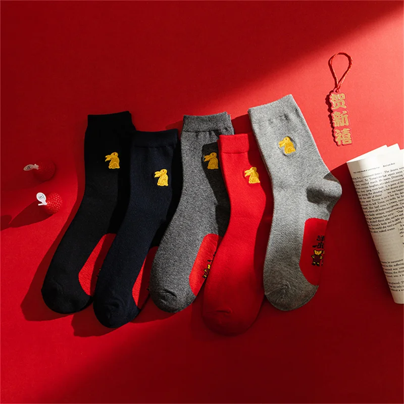 

Cartoon Rabbit Men Socks Step On The Villain Get Good Luck New Year Socks Fashion Middle Tube Socks