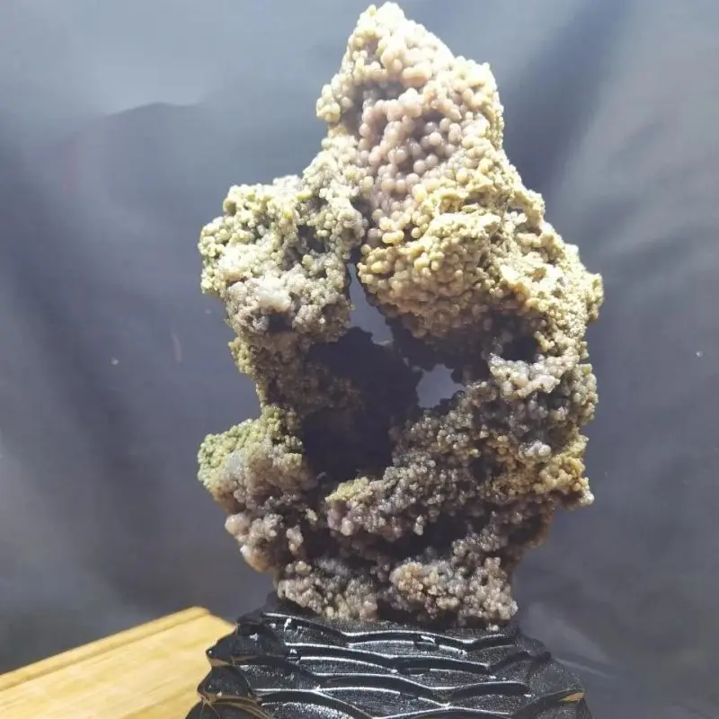 Nature Stone Nature Crystal 1 Pieces Of Exquisite Grape Agate Stone Ornaments Are Very Beautiful And Unique Send The Base