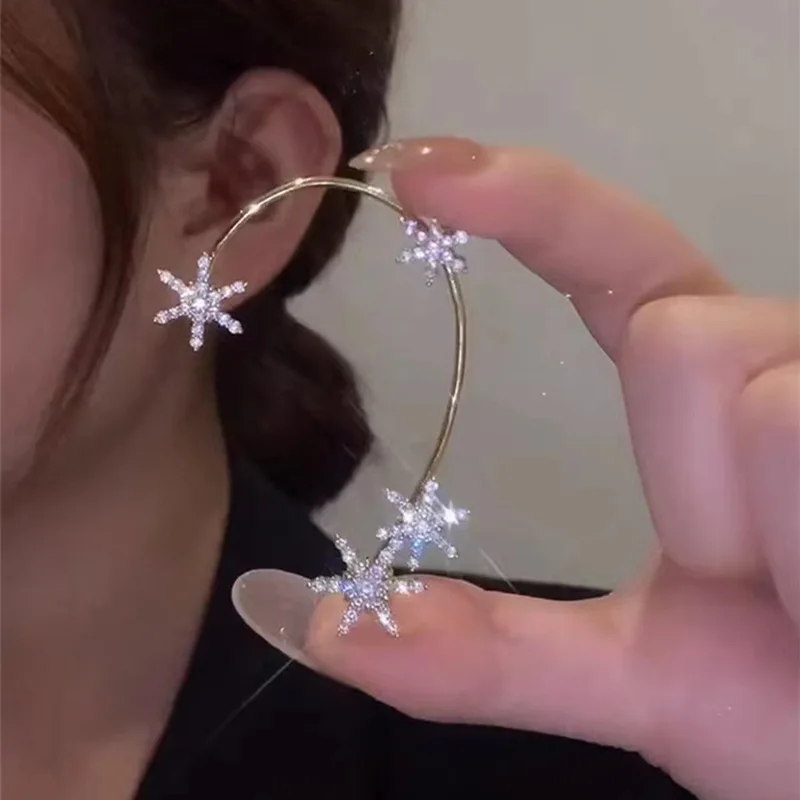 

Super Flashing Snowflake Earrings No Pierced Ear Clip Female Niche Design High-end Diamond-studded Snowflake Ear Clips