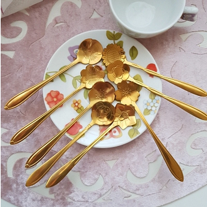 

8Pcs/Set Flowers Design Gold Spoon Long Handle Dessert Tea Coffee Mixing Spoon Stainless Steel Vintage Teaspoons Drink Tableware