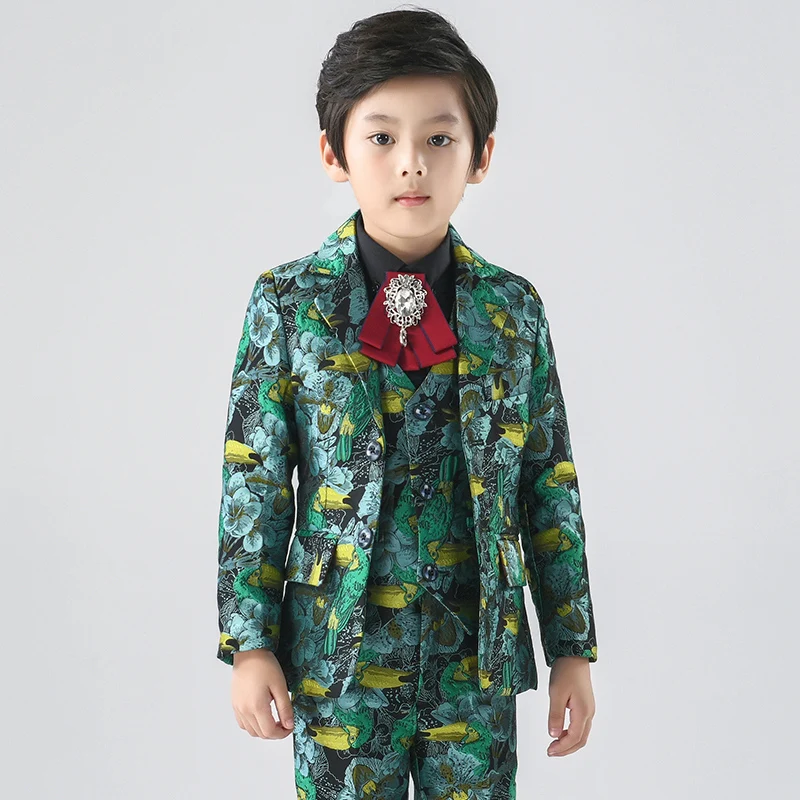 Рисунок 4 - Костюм для мальчиков из блейзера