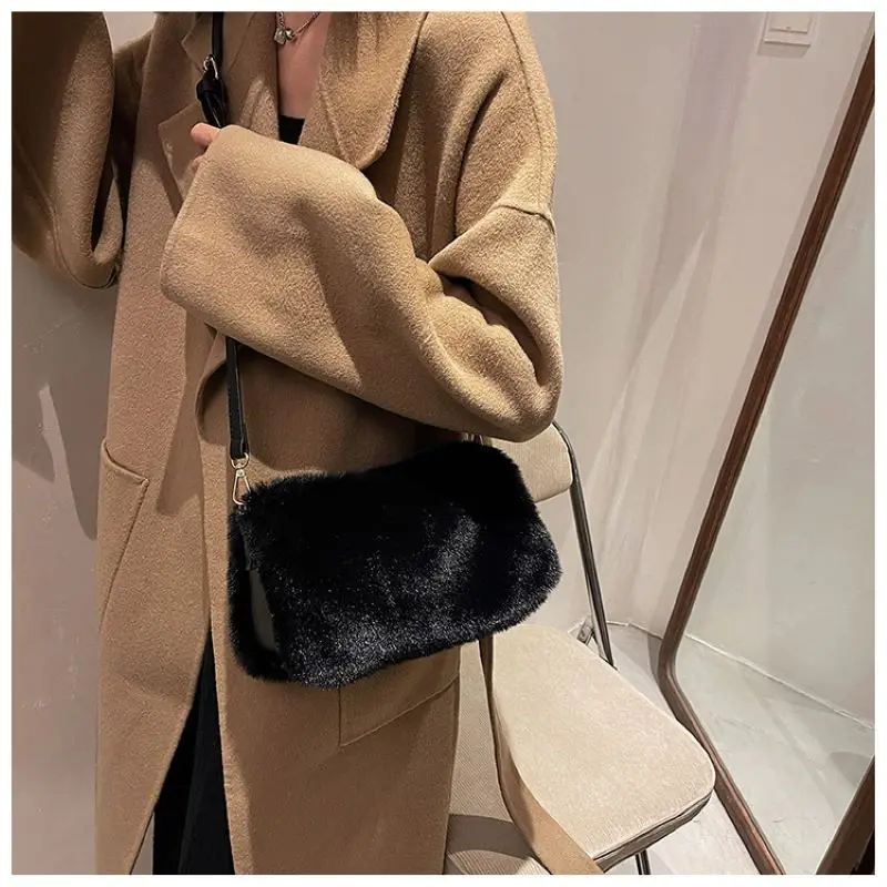 

Women's Cosmetic Bag Winter Plush Messenger Fashion All-match One-shoulder Small Square Packaging Bags Purse Storage Organizer