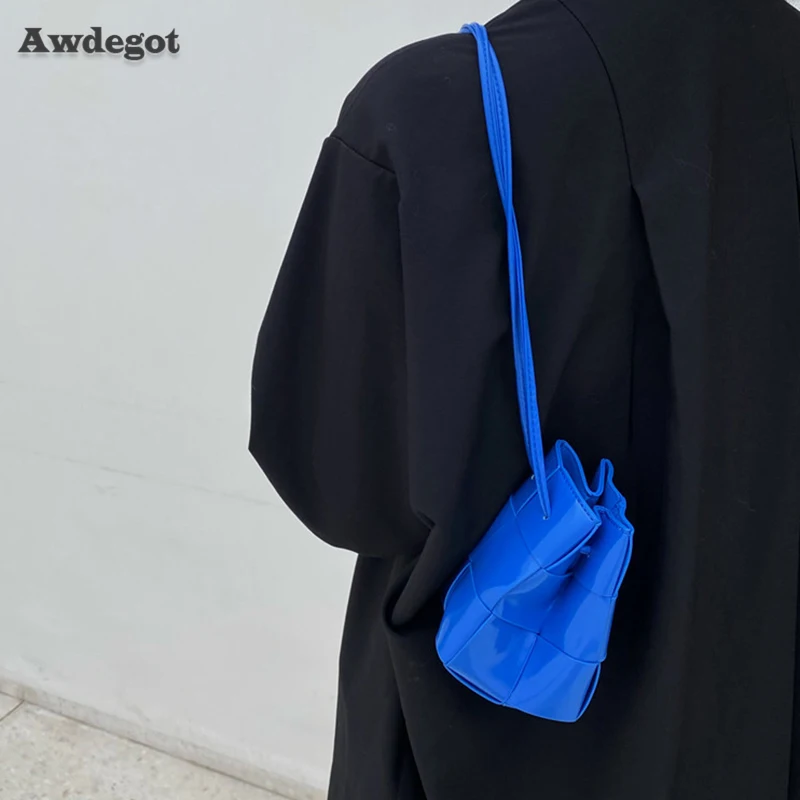 

Женская плетеная Сумка-мешок, роскошный клатч, женские сумки через плечо из спилка для женщин, новинка 2022, модная дизайнерская дамская сумка...