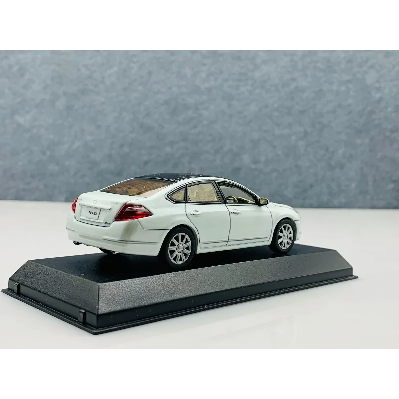 Модель автомобиля J-COLLECTION TEANA из сплава, масштаб 1:43 (art.: 3920d9308950c) - 3920d9308950c