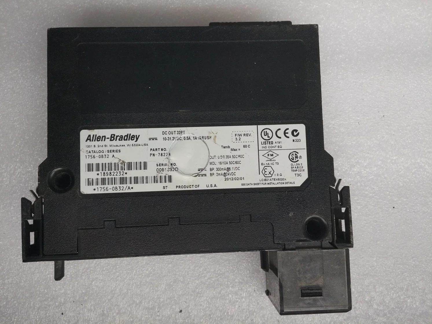 

1756-0B32/A PLC, использованный, 85% новый внешний вид, 3 месяца гарантии, быстрая доставка