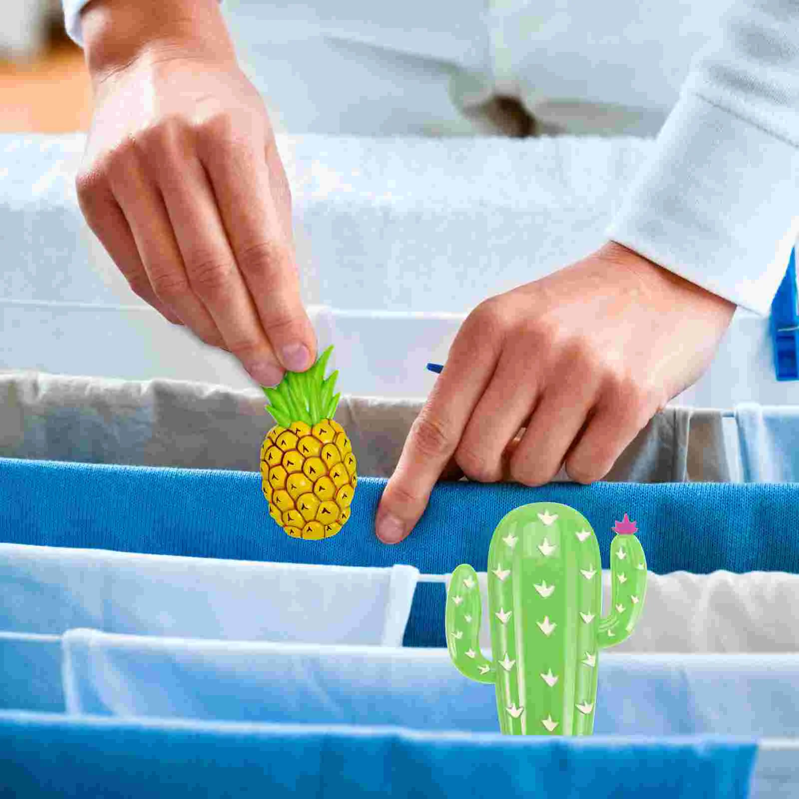 

4pcs Beach Towel Clip Plastic Portable Adorable Windproof Clothes Pin Pool Accessories Beach Chair Clip Clothes Clip