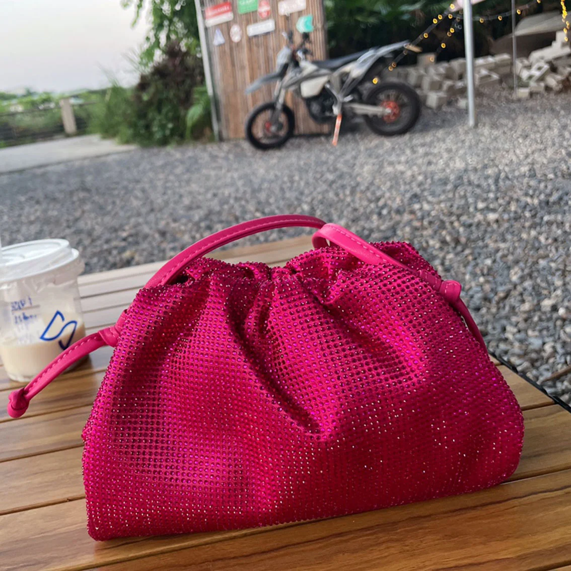 

Брендовая оригинальная Высококачественная Роскошная Новинка 2023, Женская Холщовая Сумка через плечо, ручная плиссированная сумка через пле...