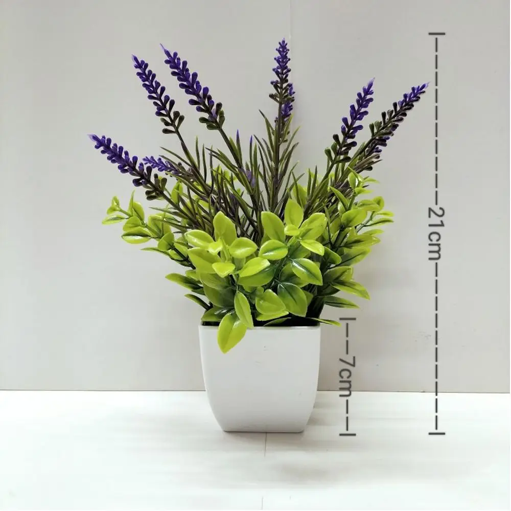 

Искусственные цветы в пластиковом горшке