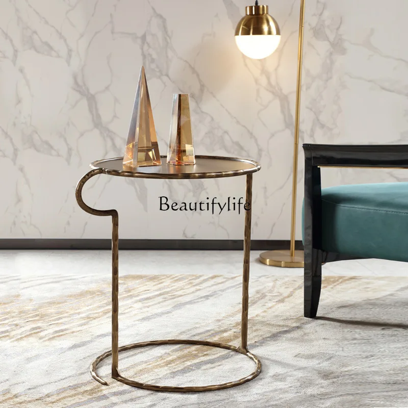 Простой угловой диван для виллы из кованого железа несколько легких роскошных