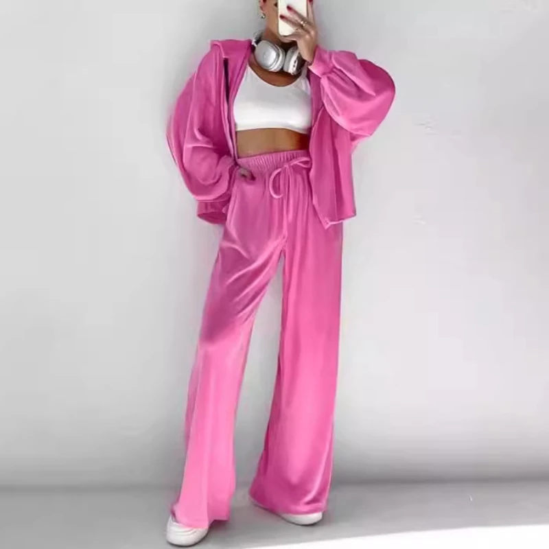 Свитшот с капюшоном и карманами для женщин