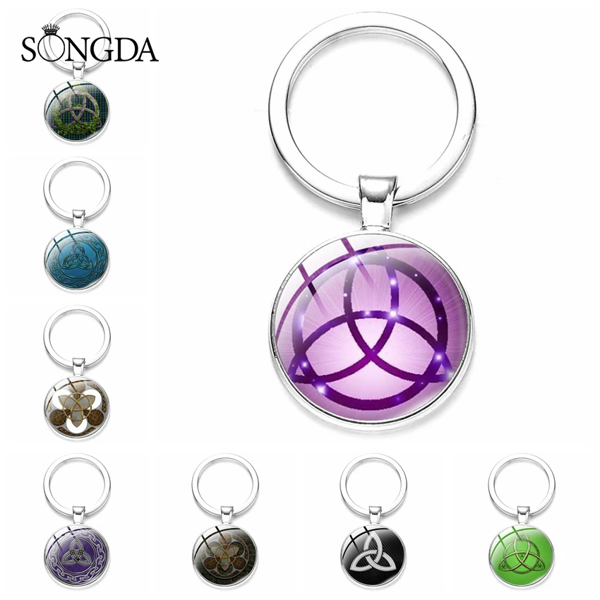 

Witch Knot Pagan Wheel of The Year Keychains Pentagram Protection Star Amulets Glass Dome Pendants Keyrings Lucky Charms Jewelry