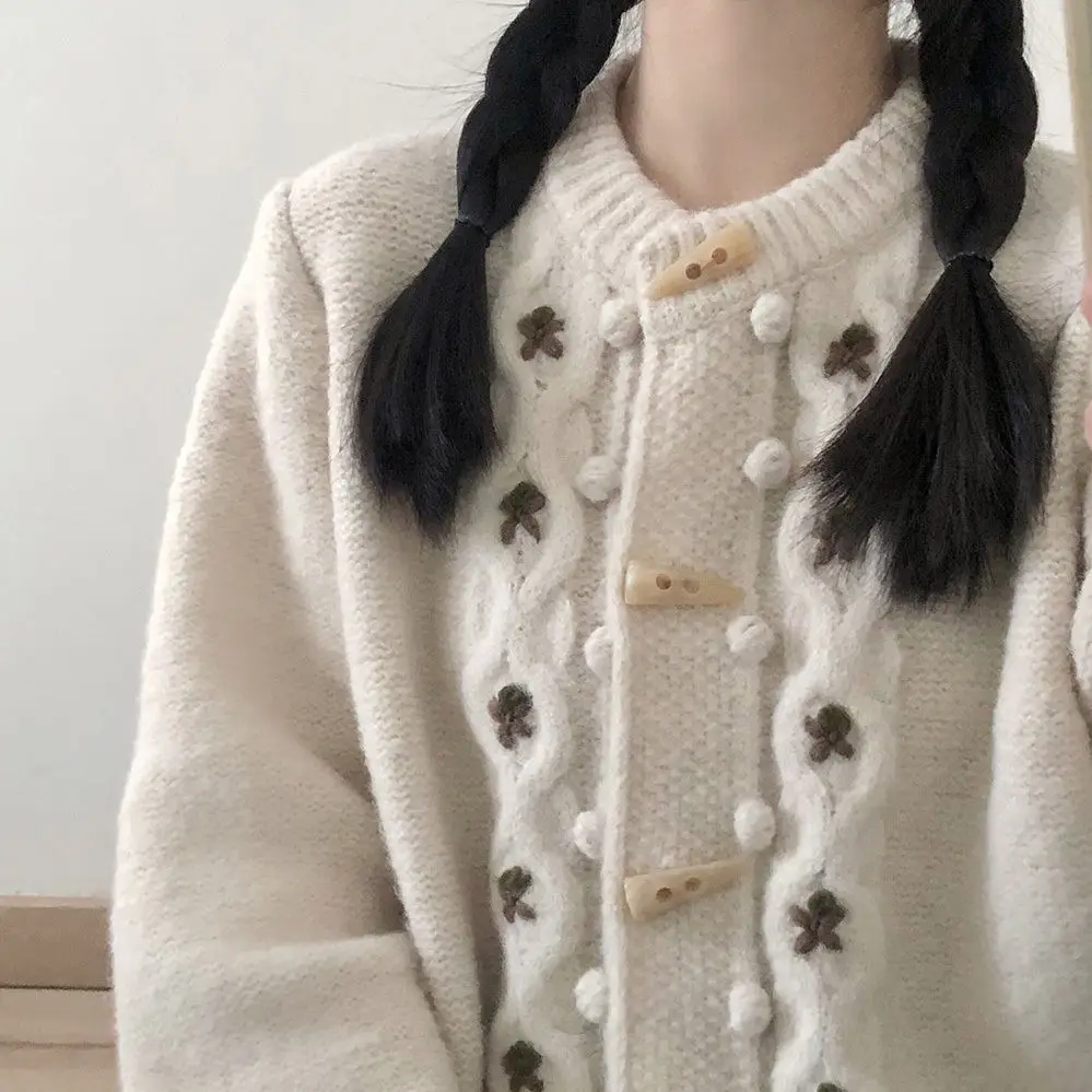 

2022 Autumn Crochet Flower Horn Button Cardigan Knitted Sweater Coat Loose Cardigan Sweater Women Long Sleeve Top Sweater