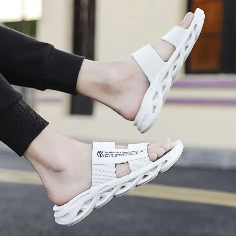 

Beach Slippers Low Summer Rubber Flip Flops Luxury Designer Trainer Designer Shoes Men Designer High Quality Clog Wings Tennis