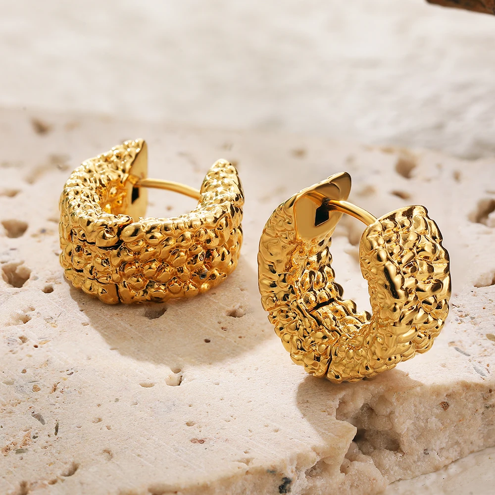 Винтажные серьги-кольца Huggie неправильной формы с коваными ушками позолоченные