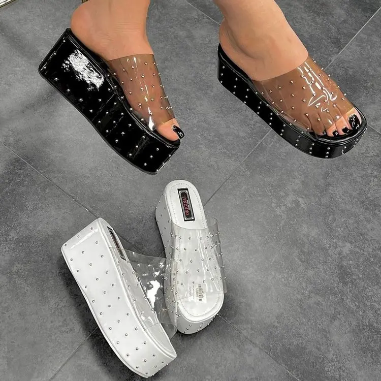 

2022 Summer New Women Rivet Casual Slippers Outdoor Female Platform Non-slip Sandals Women Transparent Sandals Plus Size 35~43