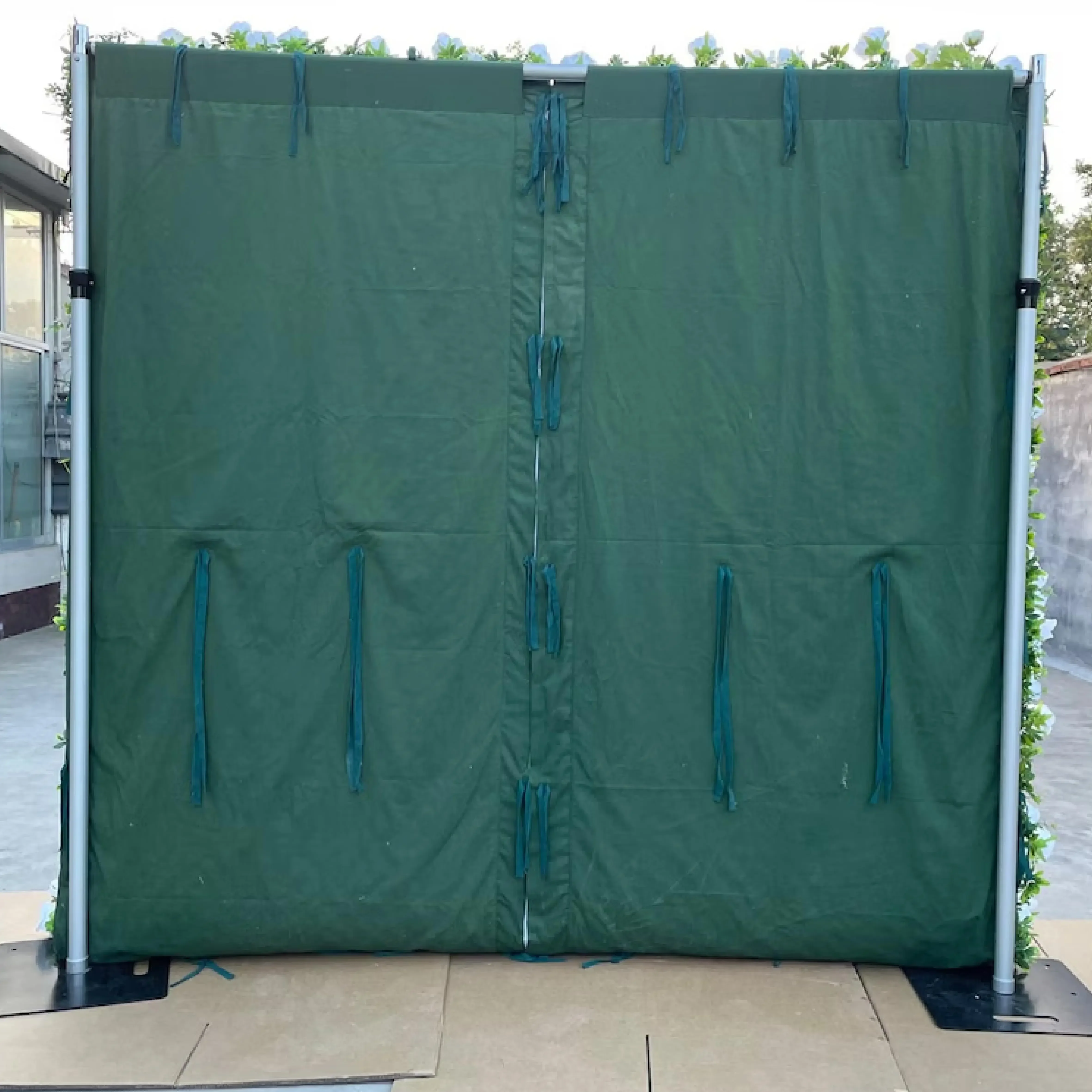 Искусственная страусиная стена