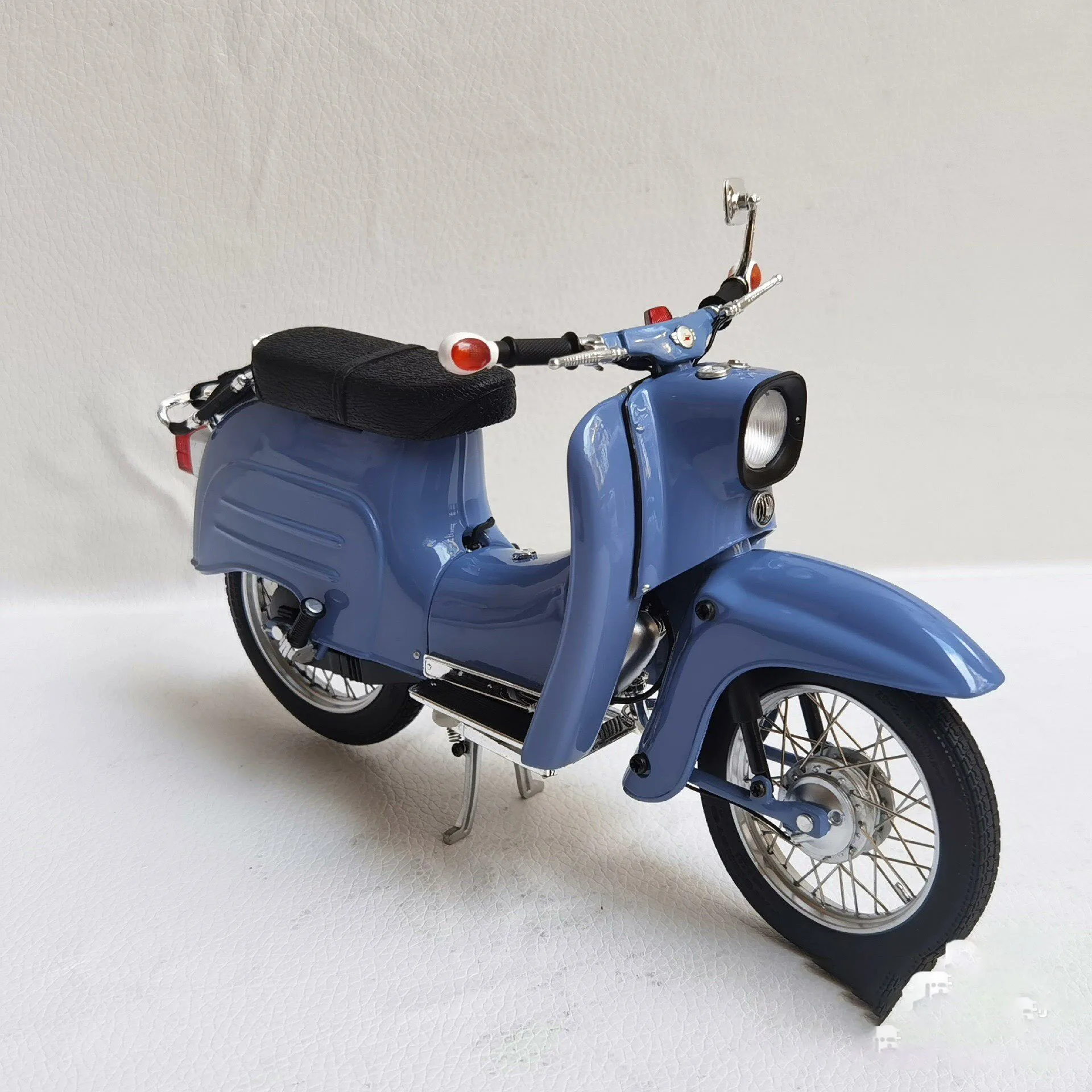 Фото Коллекционная модель мотоцикла Schuco Diecast 1/10 Simson KR51/1 Light Motorcycle 2a из сплава, в коробке №5