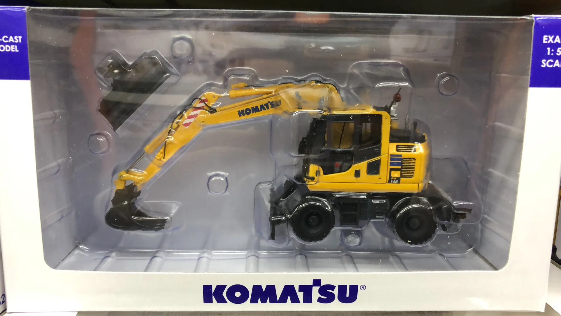 

UH 8083 Komatsu PW148-10 Модель Погрузчика 1:50, подарки, Сувенирные игрушки