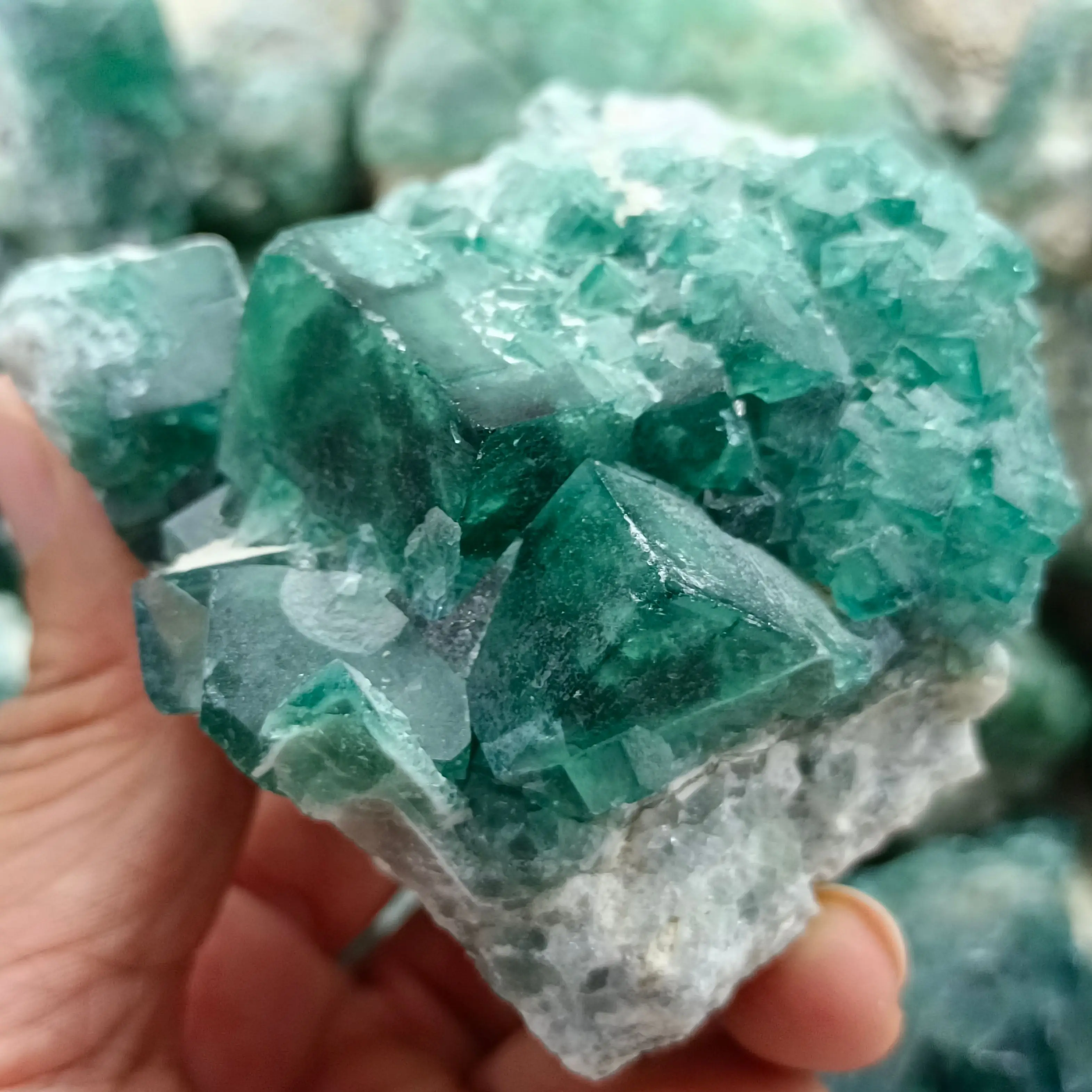 

Natural Green Fluorite Ore Crystal Energy Specimen Home Office Decoration Gift Reiki Spirit Healing