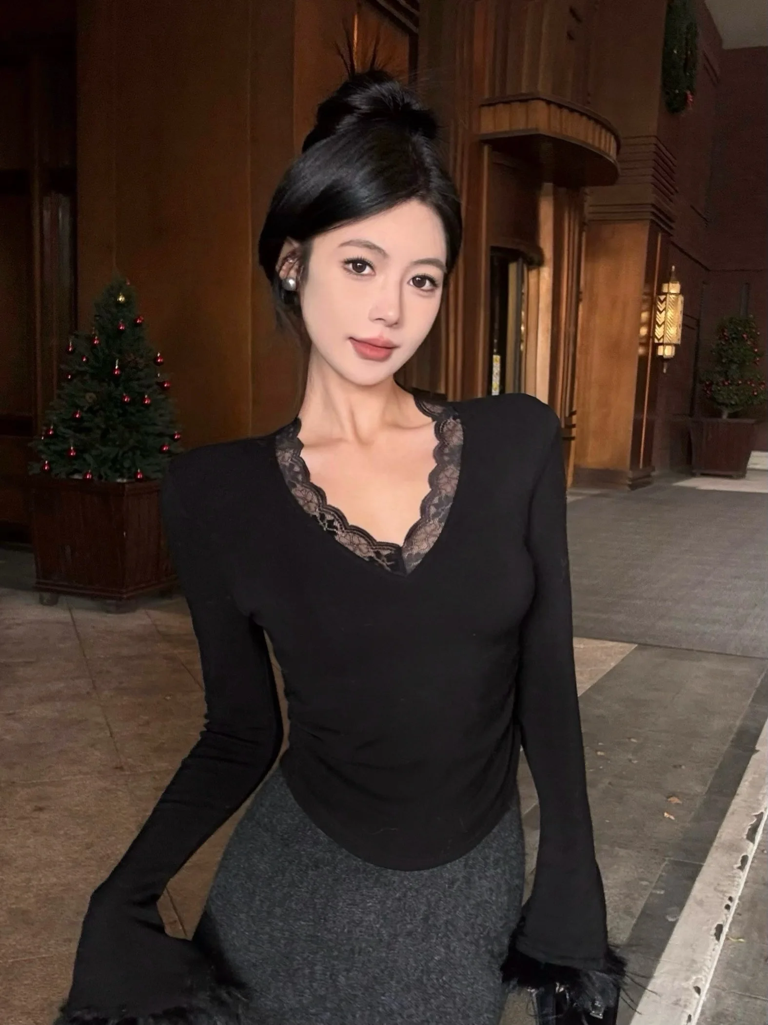 KUSAHIKI меховая лоскутная футболка с v-образным вырезом и длинными рукавами для