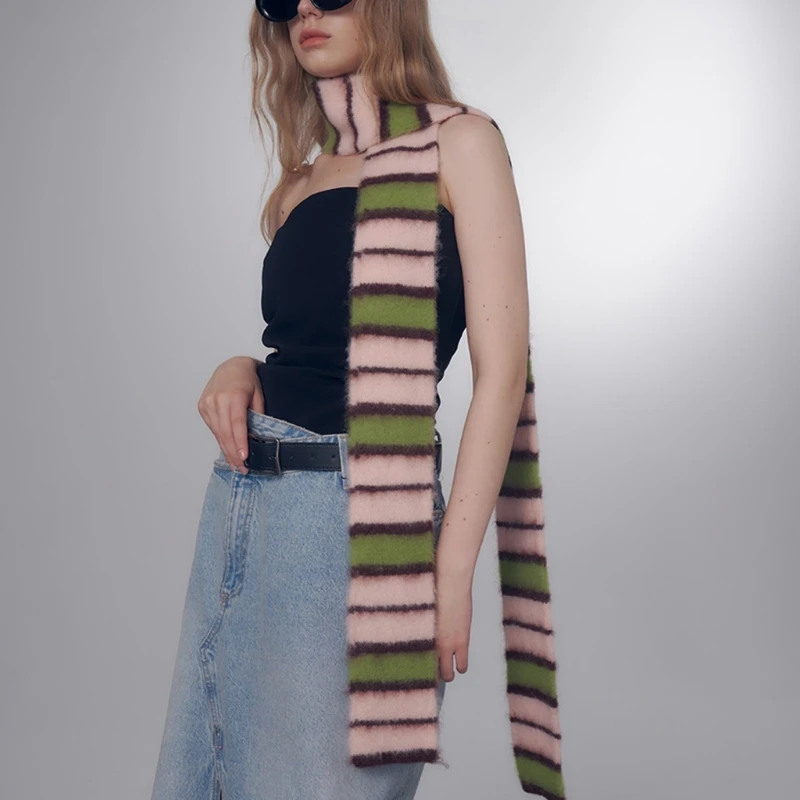 Рисунок 2 - Женский шарф в стиле субкультуры Y2K