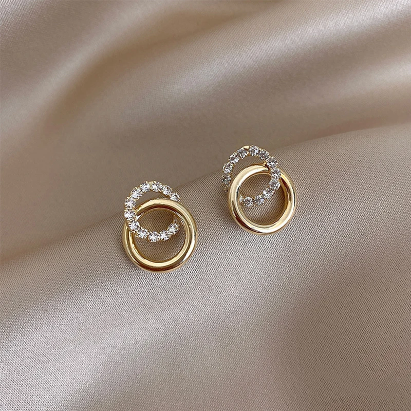 

Корейские простые двойные круглые золотистые металлические серьги-гвоздики с кристаллами для женщин модные изысканные ювелирные изделия ...