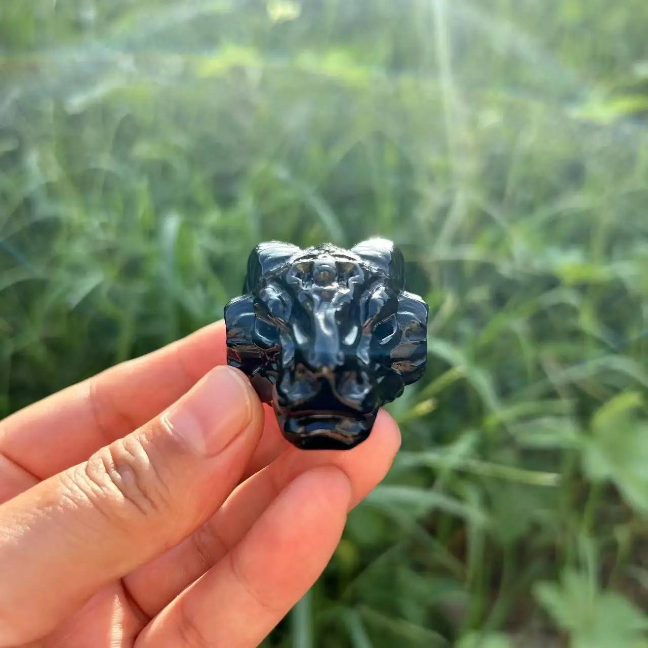 

Natural Obsidian Crystal Carved Reiki Healing Stone Figurine Crafts Home Room Decoration 1pcs