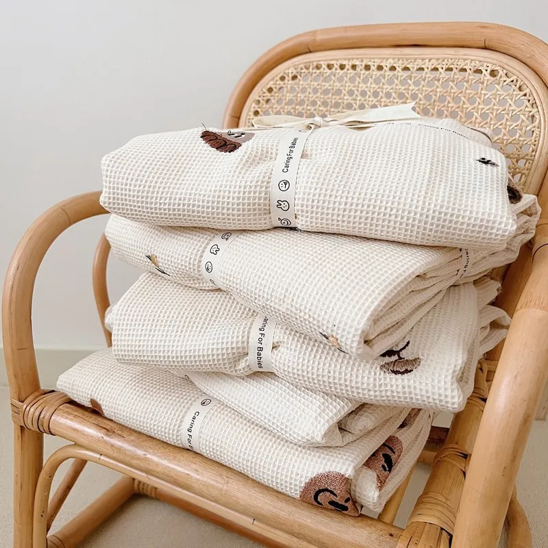 

Cartoon Embroidery Baby Blanket Organic Cotton Waffle Blankets Infant Nap Cover Newborn Bedding Soft Stroller Baby Comforter