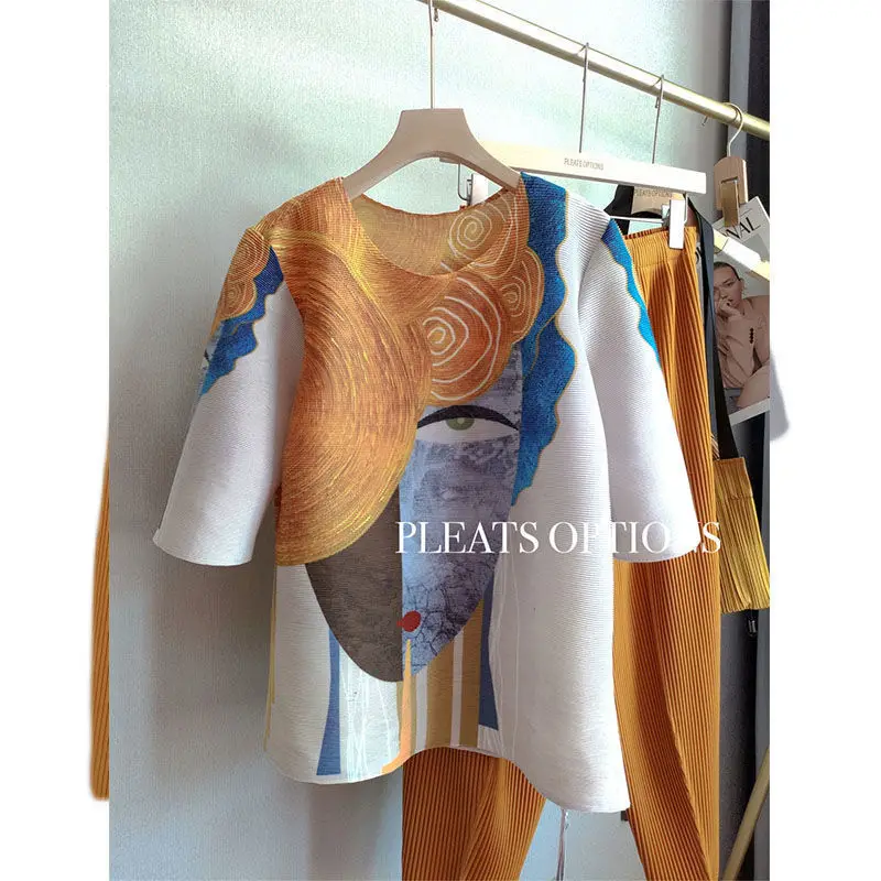 

T shirt female 2022 summer new round neck design sense printing loose and thin fashion temperament top pleated T-shirt female