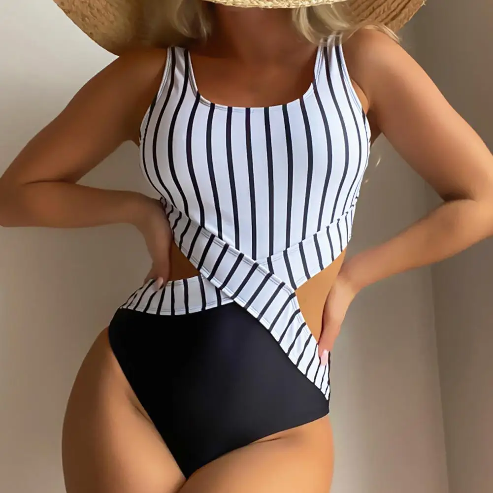 Простой купальный костюм облегающий с открытыми плечами Женский ажурный