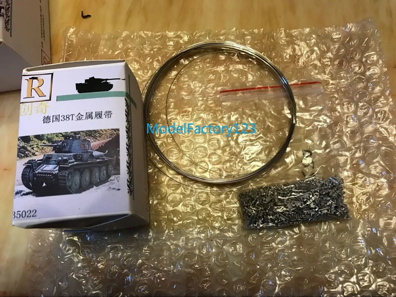 

R Model CQ35022 1/35Metal Track For German 38T tank