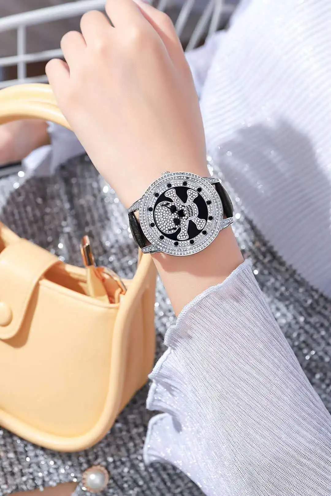 Fashion Watch Women Leopard Watches Skull Head Diamond Rotation Dial Female Wristwatch Rhinestone Inlay Ladies Girl Clock