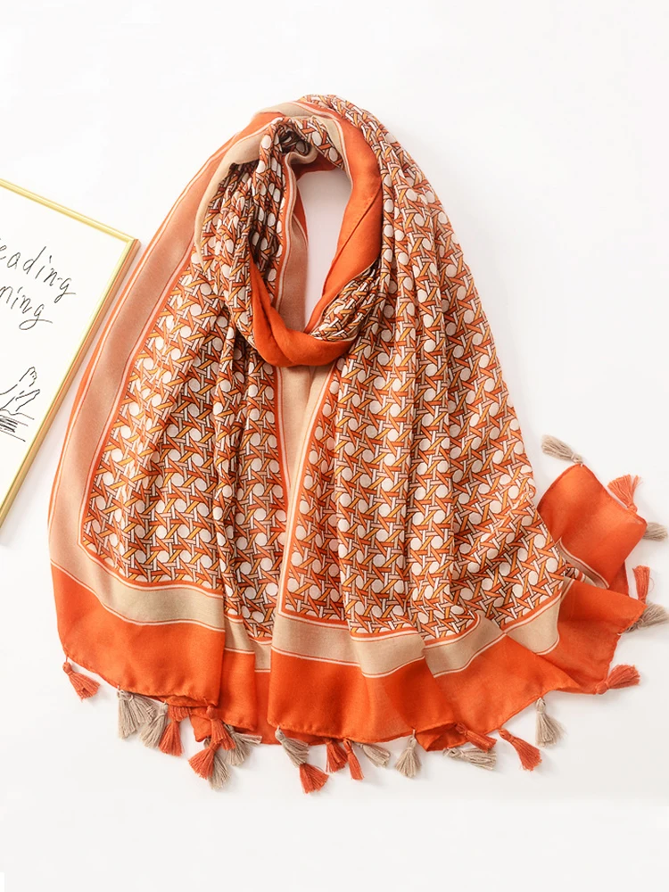 

Summer Elegant Women Silk Scarf Beach Wrap Shawls Vintage Tassel Print Mujer Lady Sunscreen Bandana Hijab Scarve Bohemian Pareo