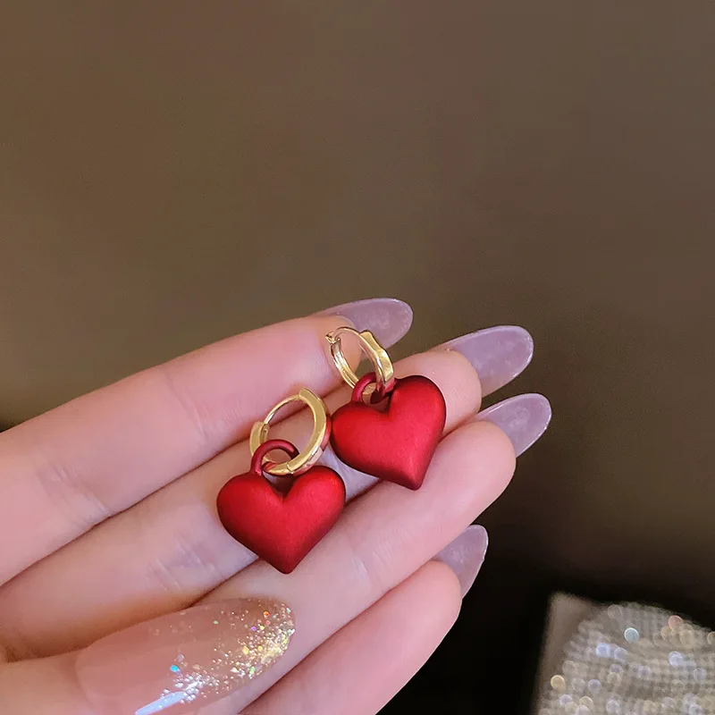 

2022 Новые Премиум матовые красные серьги-подвески в форме сердца корейские модные серьги для женщин милые элегантные аксессуары для вечерин...