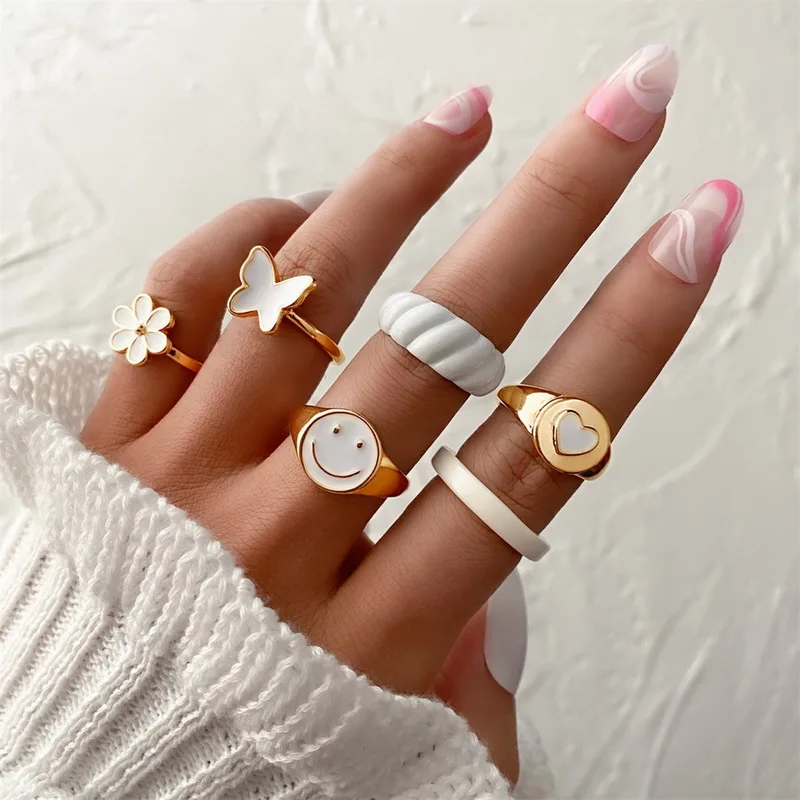 

Fashion Resin Acrylic Cute Ring Set for Women Heart Smile Face Butterfly Daisy Chain Rings Metal Lovely Party Rings Gifts