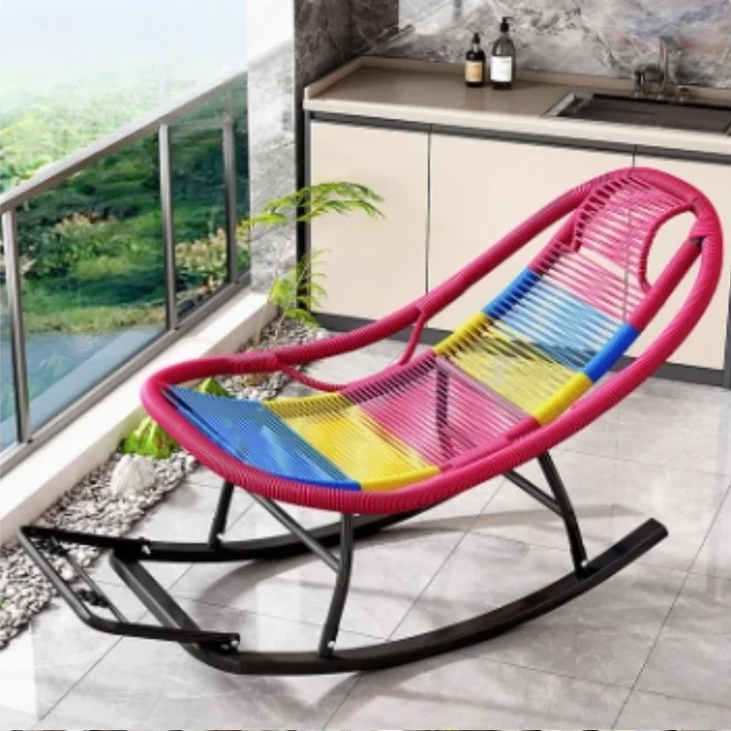 Уличное кресло-качалка из ротанга скандинавское для балкона гостиной спальни