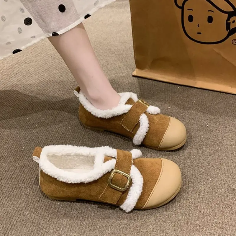 Женские ботильоны с круглым носком на плоской подошве меховой пряжкой