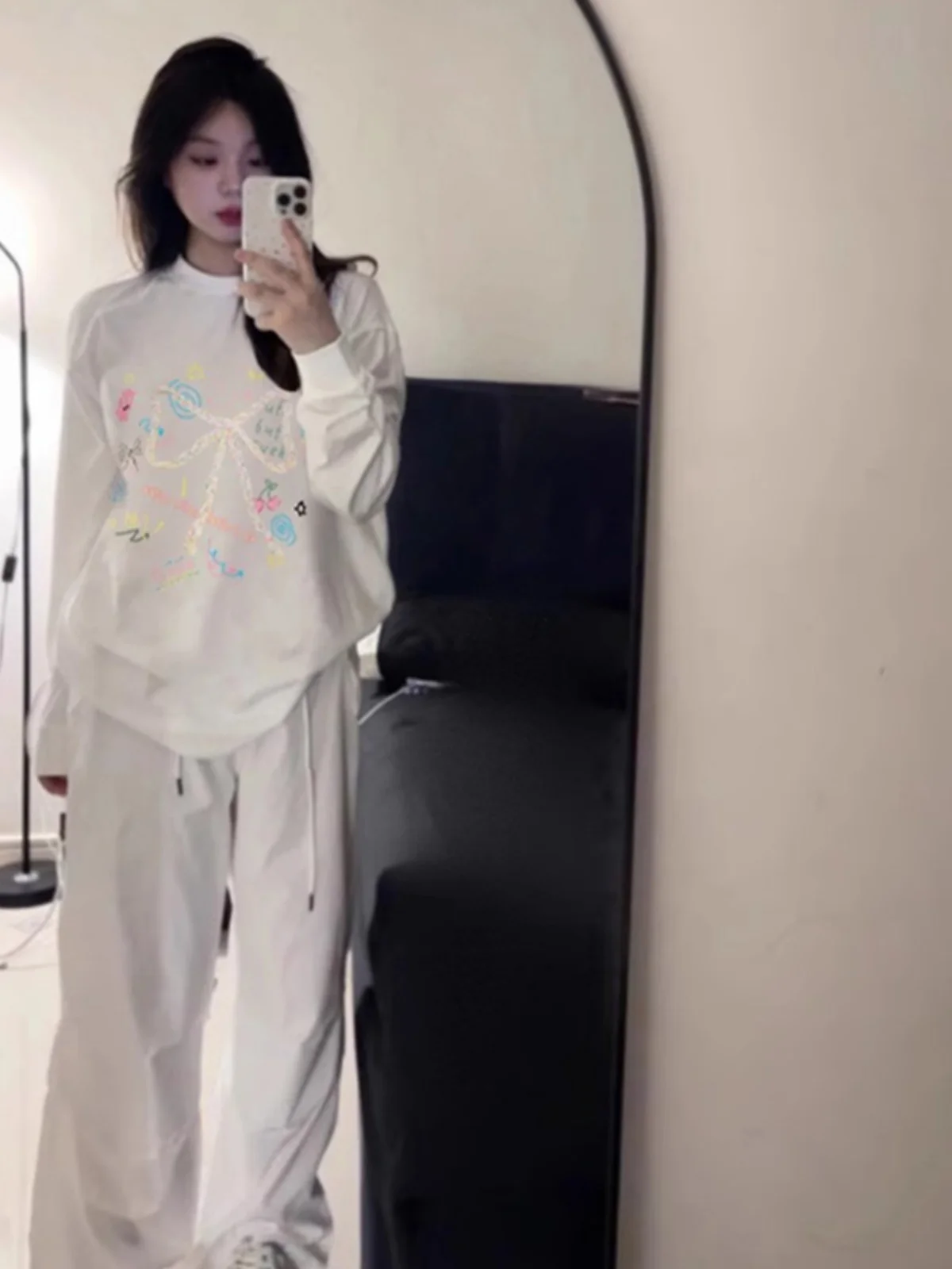 Осень 2024 новая корейская серия шикарная нежная белая футболка с бантом и